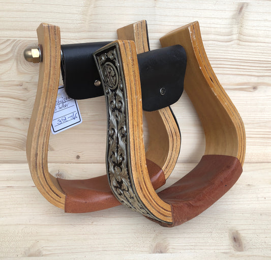 Holzbügel mit Silberbeschlag